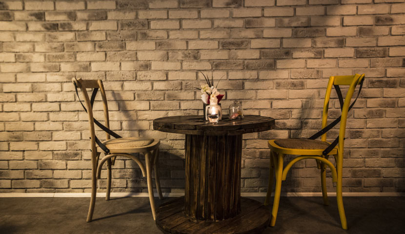 سنگ بتن اکسپوز صدر استون طرح آجر در طراحی کافه