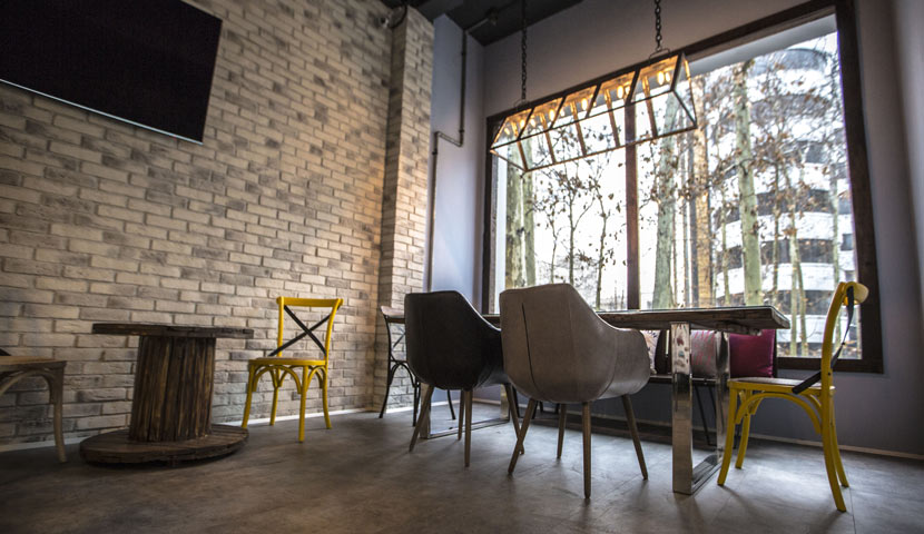 سنگ بتن اکسپوز صدر استون طرح آجر در طراحی کافه