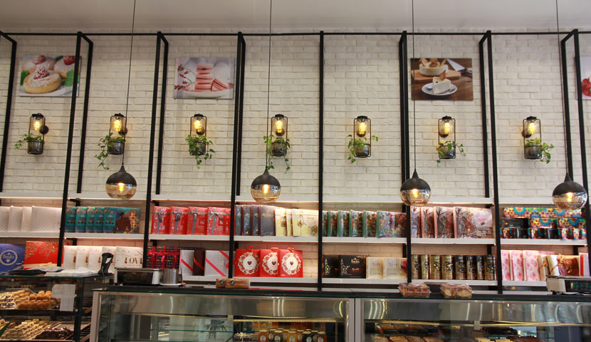 سنگ بتن اکسپوز صدر استون طرح آجر در طراحی شیرینی فروشی